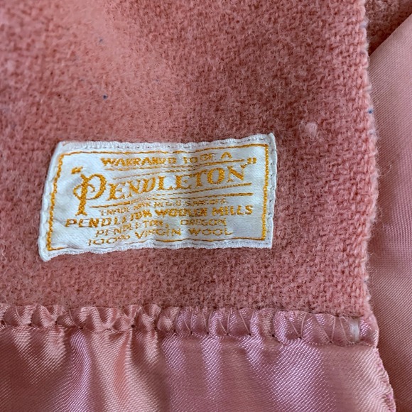 Vintage 50s Pendleton Pink Wool Blanket Satin Trim Blanket - Picture 2 of 4